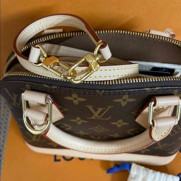 New Authentic Louis Vuitton Alma BB Monogram - Picture 13 of 13